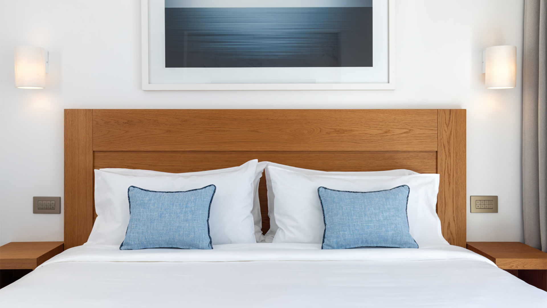 Gallery KING DELUXE ONE BEDROOM SUITE