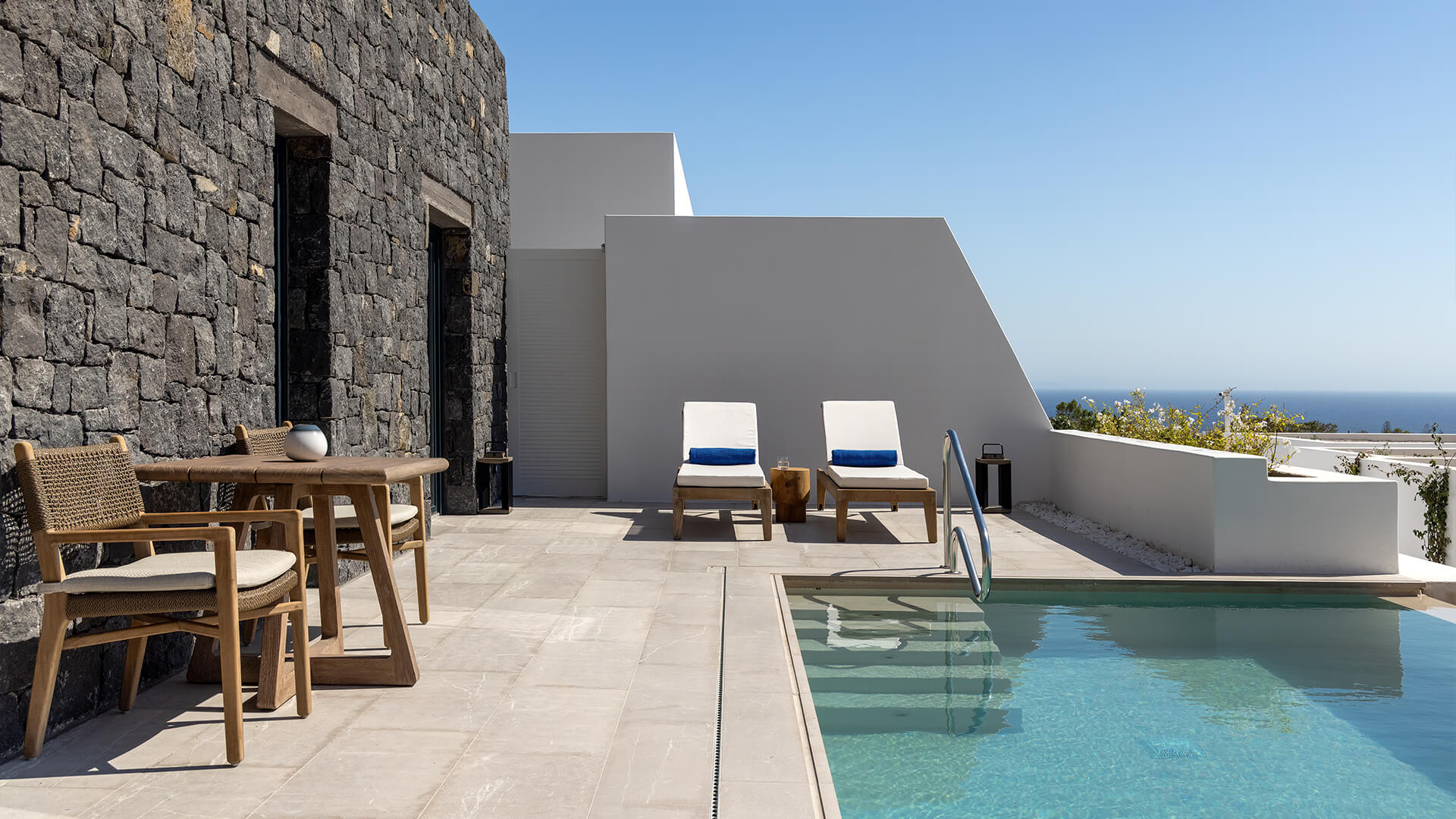 Gallery KING PREMIUM ONE BEDROOM SUITE SEA VIEW-POOL